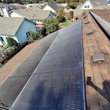 5-Star-Rated-Solar-Panel-Cleaning-In-Eugene 1